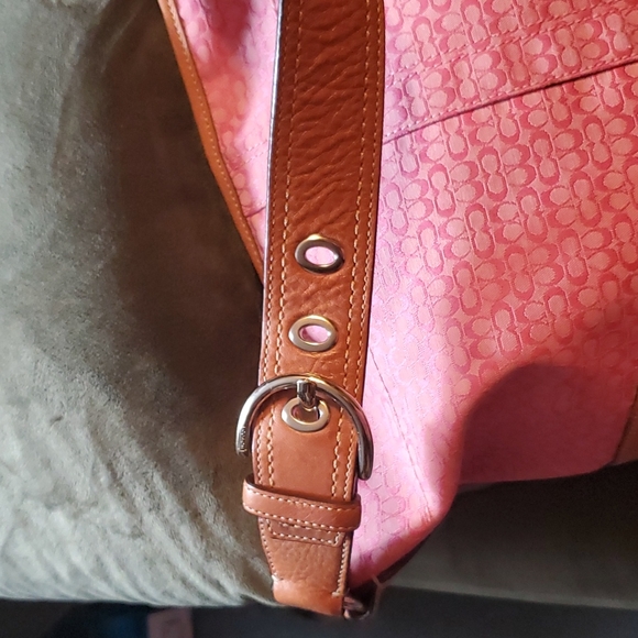 Authentic Coach Pink & Tan leather Hobo bag is NWOT. - Picture 3 of 9